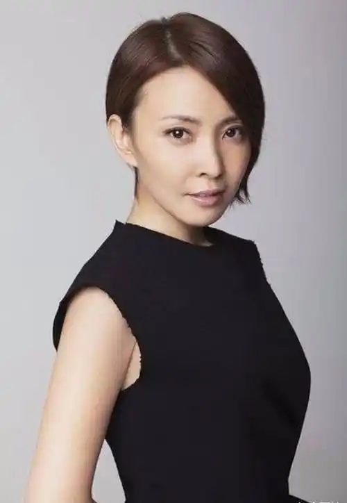 《征服》中的李梅,弃电视主持做演员,27岁成名,今为爱低调隐退_刘威葳