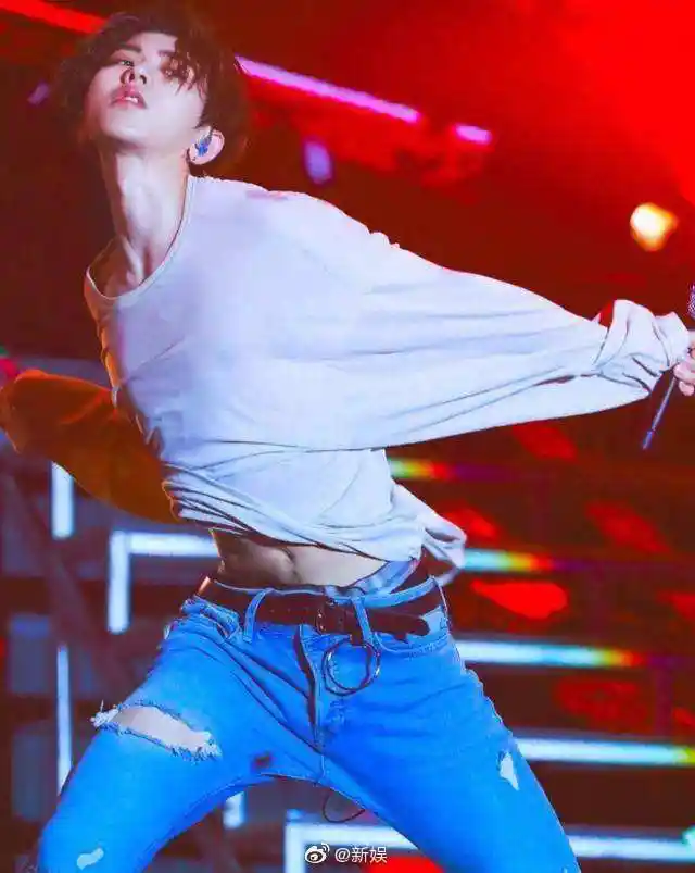 【今夜互动】 极品腹肌look~李现,蔡徐坤,张艺兴,陈