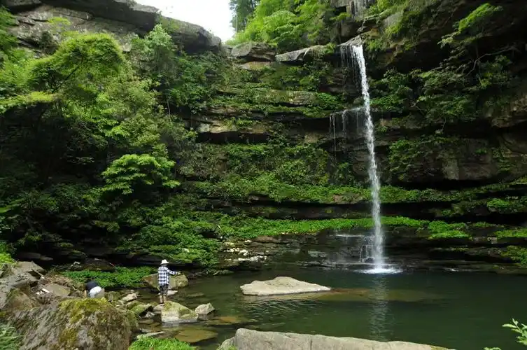 我们可以感受到那如梦似幻般的高山流水绝美意境