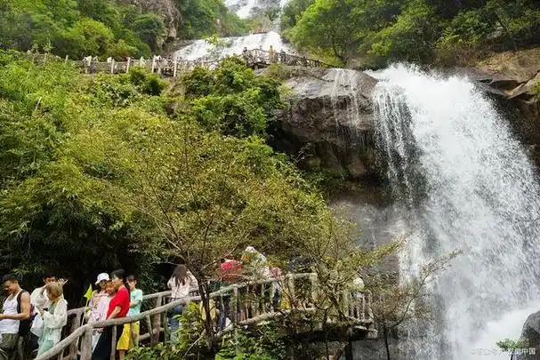 广州白水寨风景名胜区位于广州市增城区,是一个以山水风光和历史文化