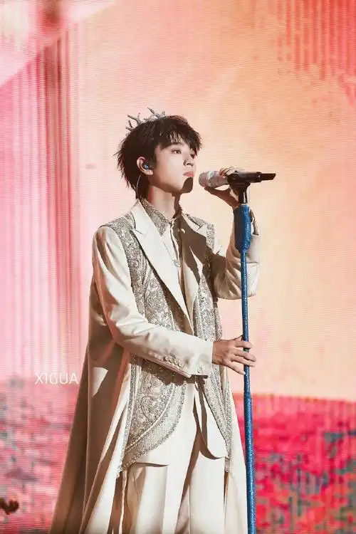 工作很尽心啦王俊凯作为代言人从英雄联盟九周年开始,每年明星表演赛