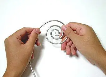 铁丝diy手工制作:简单漂亮的铁丝置物架