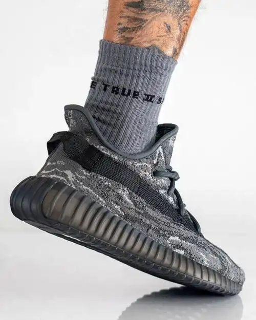 yeezy新一轮补货刚刚开启都想要的初代又来了