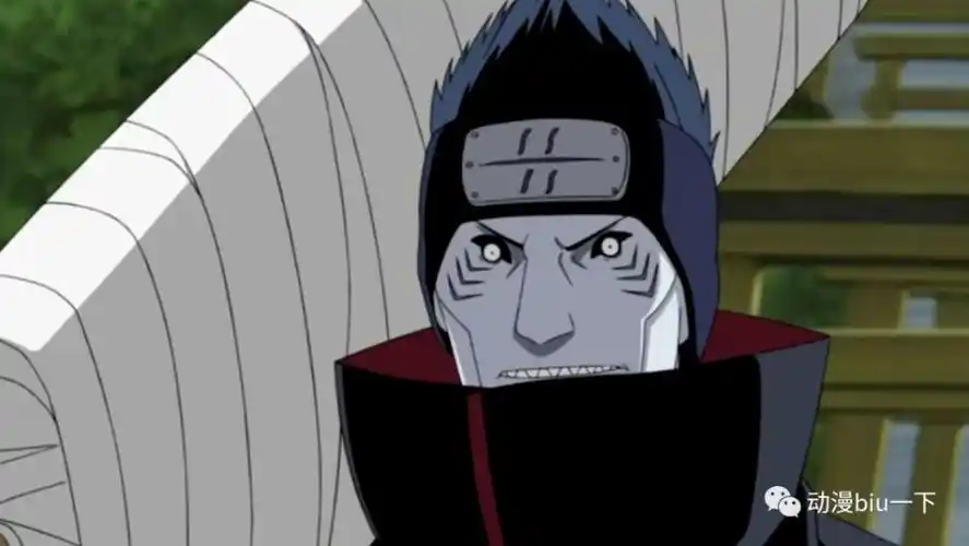 从最开始遇到再不斩之后,忍刀七人众之中,有过详细描写的就是黑锄雷牙