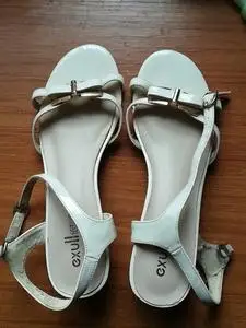 000人付款淘宝女大学生清宿舍 闲置二手女鞋红豆羹呀免责声明:本