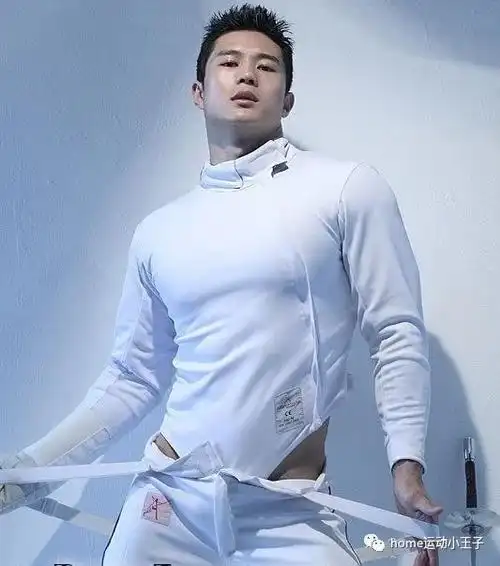 亚裔男模peterlee化身击剑高手,演绎性感大片