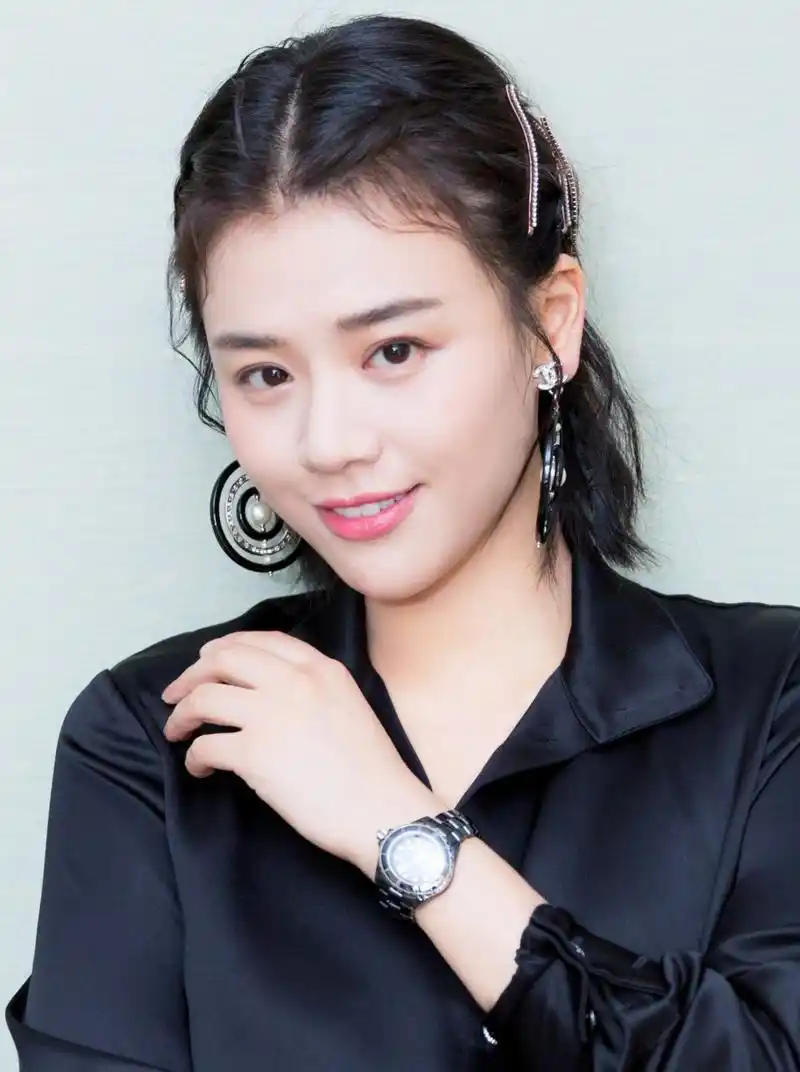 马思纯 笑容甜美 [鲜花]