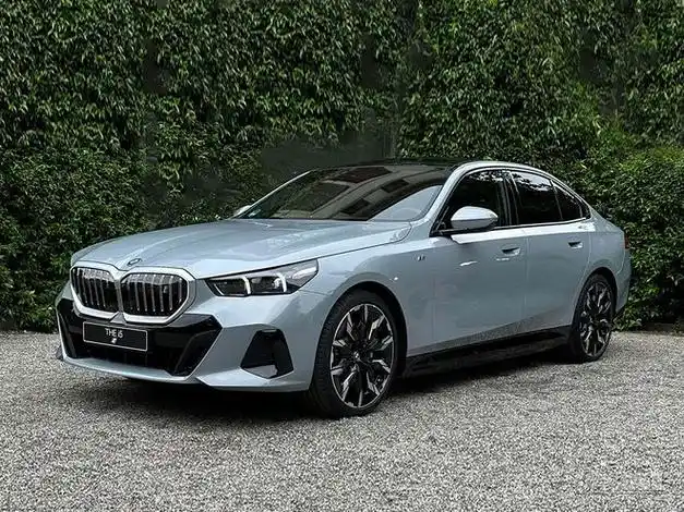 宝马全新一代5系首发纯电插混燃油全都有