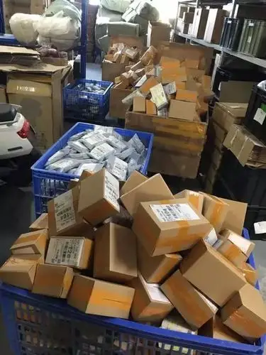 香百年双十一特辑│这两天比起对象更想看到送香百年的快递小哥