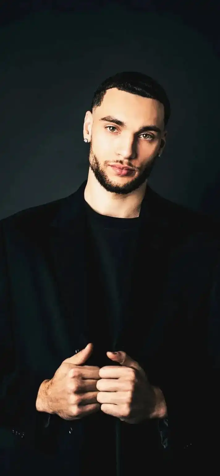 《霸道总裁爱上我》 扎克拉文帅气壁纸(5) #拉文 #扎克拉 - 抖音