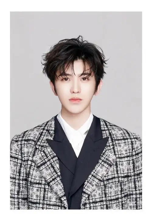 令人怦然心动的证件照#我带着蔡徐坤这个大帅哥来了