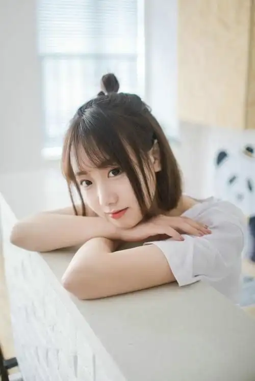 可爱清纯00后美女甜美优雅俏皮唯美写真