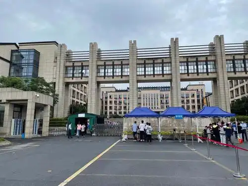 杭外今年语言学能测评会考啥?记者蹲点播报最新情况_新浪新闻