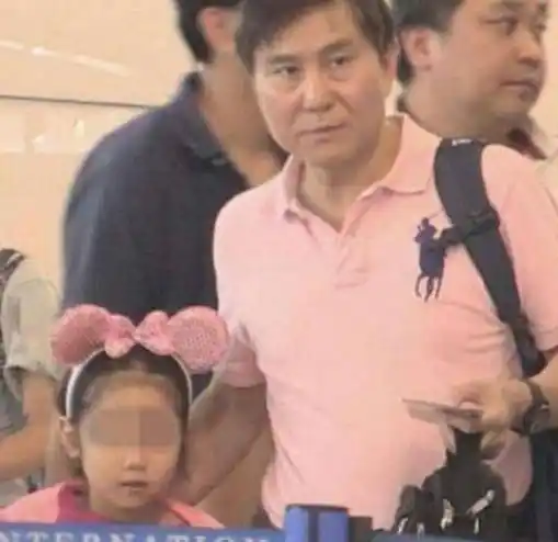 万山是韩雪千挑万选的老公,结婚以后,过得一直很幸福.