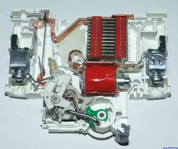 施耐德第五代ic65nc6a空气开关1p高清拆解
