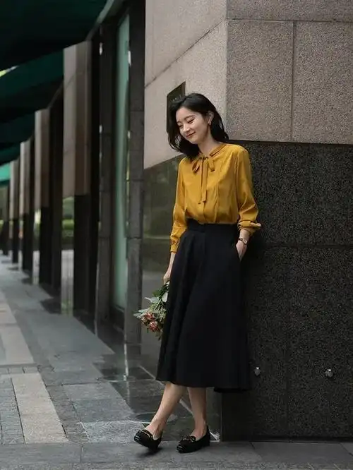 40岁女人早春职场穿搭西服衬衫裙装长裤时髦干练显年轻