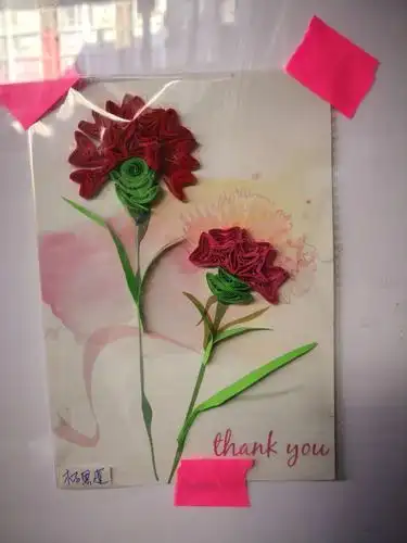 火热的康乃馨,感恩的花语,这么小巧精致的手工作品可是出自咱们一位七