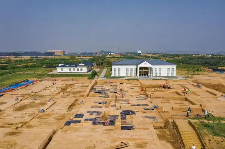 郑州双槐树遗址河洛古国发掘现场