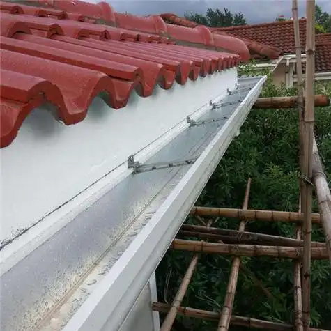 檐沟是指在老式房屋的屋面屋面檐口的檐下面横向进行安装的槽形排水沟