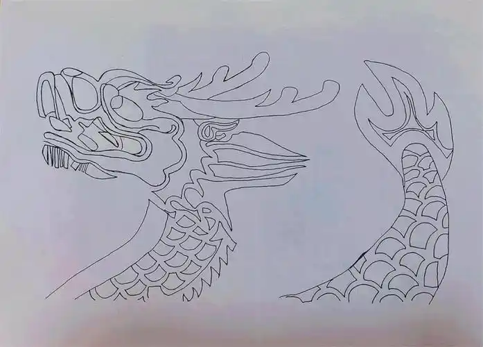 第一步:将上图用a4纸打印出来并涂色,将涂好颜色的龙头和龙尾进行剪裁