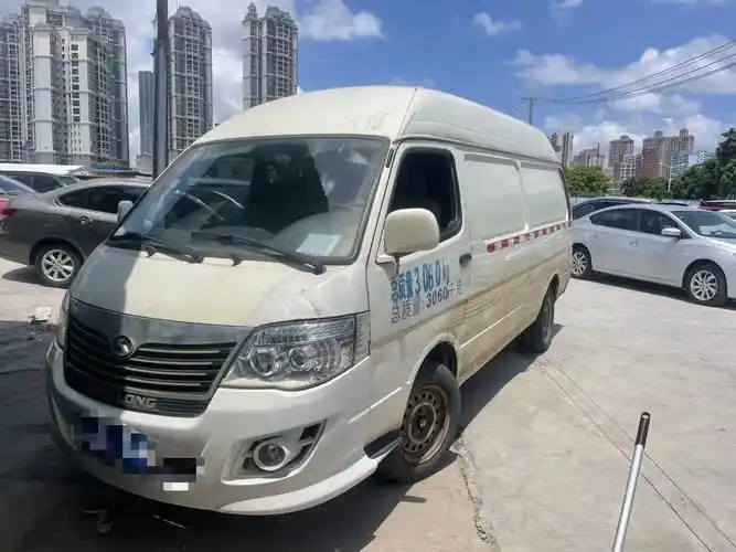 朋友寄卖17年8月金龙高顶大面,原版车况,9万多 - 抖音