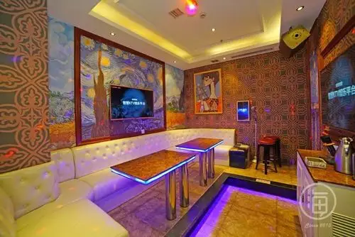 曝光海口最"分裂"ktv!撸串 吃干锅 喝酒,一秒就穿越