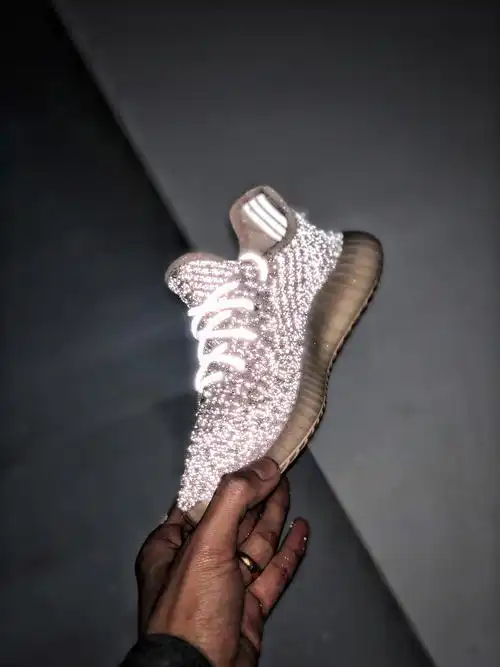 yeezy350v2粉满天星童鞋