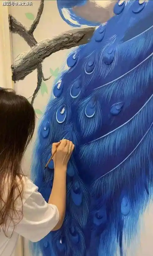 壁画师佳佳;95后女孩靠刮腻子成就百万网红;她六天挣四万!