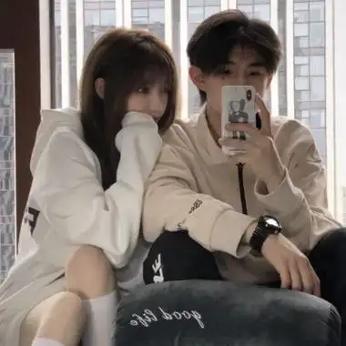 ins真人恩爱情头善有善报,恶有恶报,你有我抱_情侣头像_我要个性网