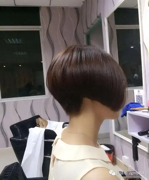 短发控们必备的最新时尚短卷发?