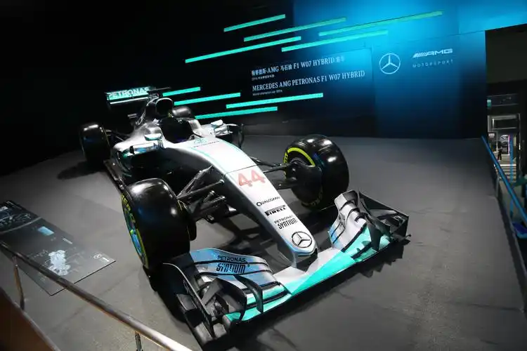 罗斯博格与汉密尔顿,2016 f1 世界冠军赛车实拍!