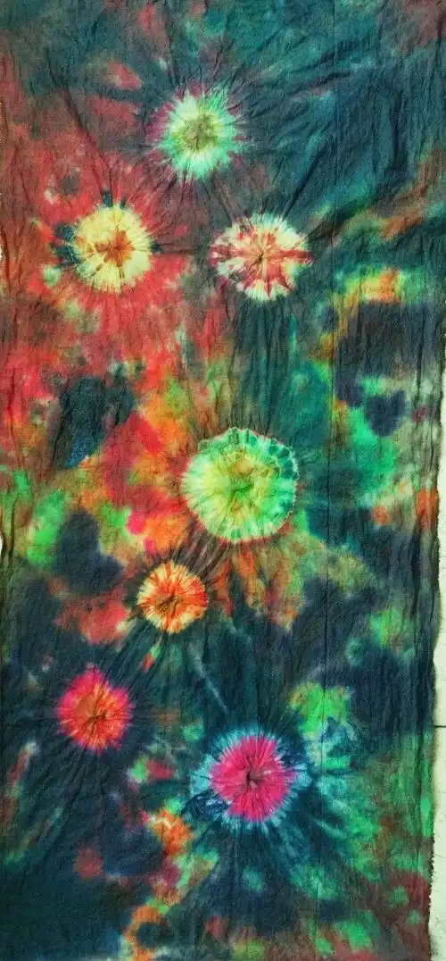 张晓林艺术馆学生扎染作品