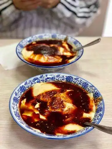 苟八豆腐脑-"是新开的一家小店,特色小吃,乾县豆腐脑乾.