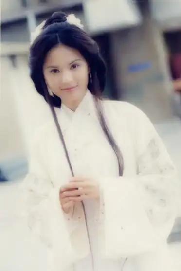 李若彤《天龙八部》【王语嫣】借水开花自一奇,水沉为骨玉为肌.