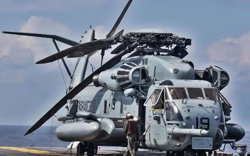 美军武器装备之ch-53e超级种马重型直升机!