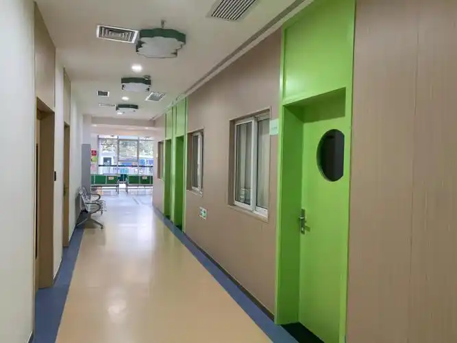 四川妇幼保健院一波木门刚完成