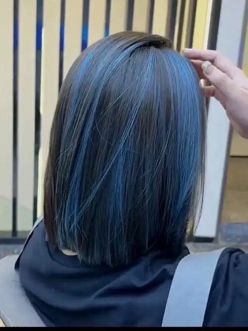 混血法式光线挑染雾霾蓝灰搭配黑茶色