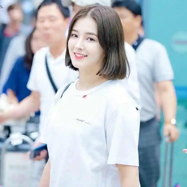 twice成员平井桃短发获好评,人气碾压有"气质女神"称号的她