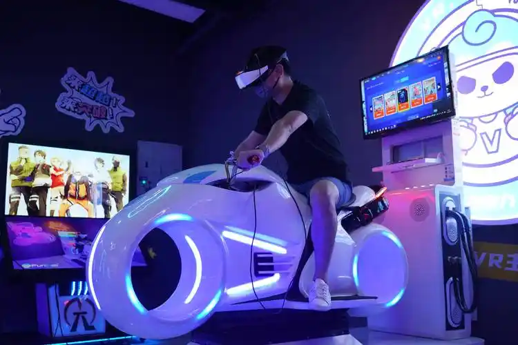 传统小型游戏厅投资最低也得几十万上下,开一个家vr体验馆只需十来万