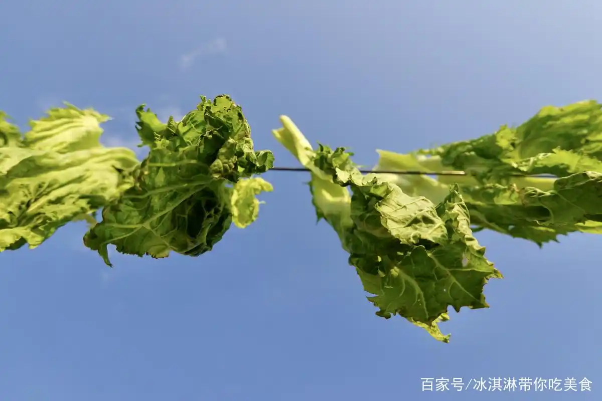 "宽梆青菜"腌起,蒸烧白,炒肉,川渝人民都爱吃