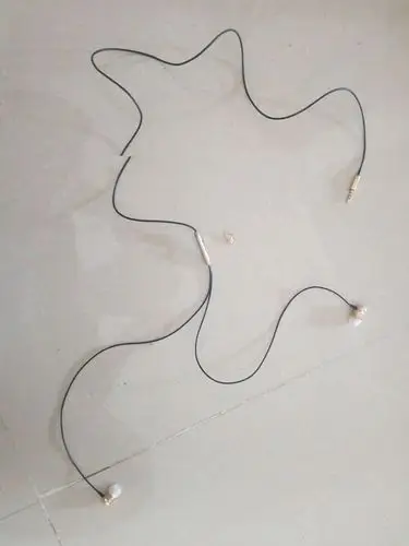 老师,你好,麻烦p一张vivo手机的耳机剪断的图片,耳机长得跟苹果手机的