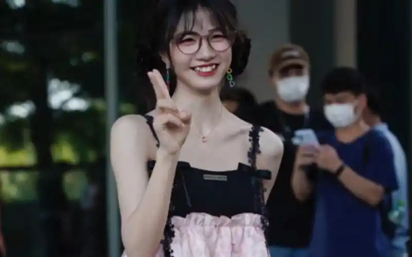 落九川 广州萤火虫漫展#四川甜妹子笑blue齿