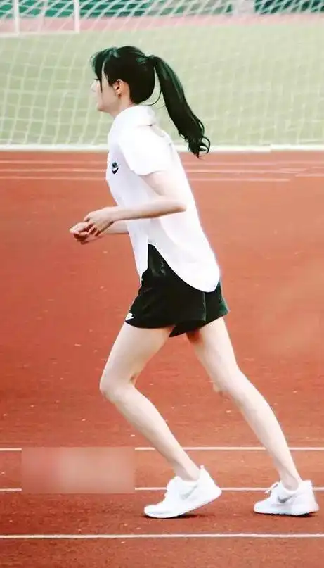 郑爽减肥后的照片:后来凭《一起去看流星雨》一炮而红,这么土这么low