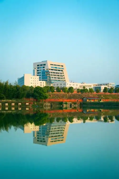 馆舍风貌-湖南理工学院图书馆