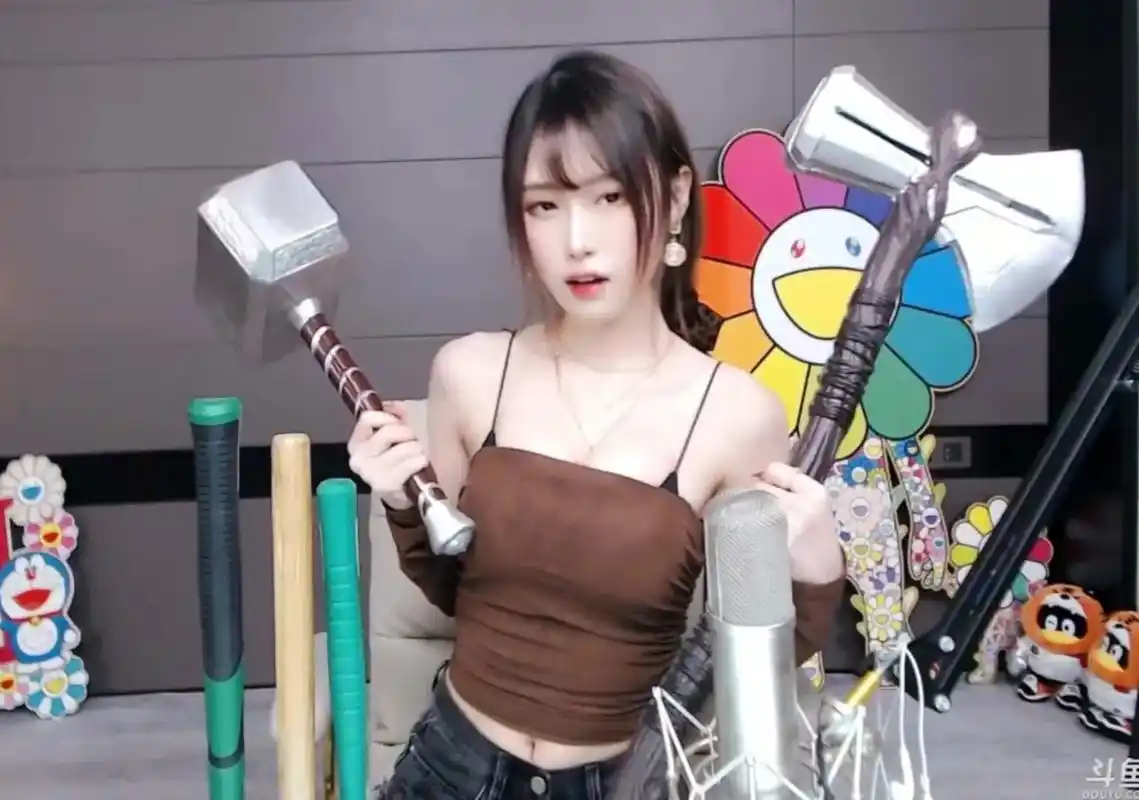 今日限定腐团儿的大摆锤! #大长腿儿 #腐团儿cos #腐团 - 抖音