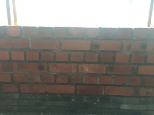 砌体表面平整,灰缝饱满,外墙面采用原浆勾缝,墙体成型美观.