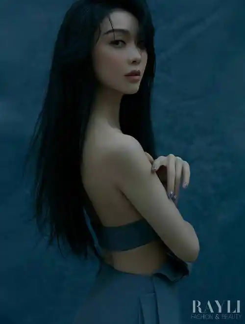 薛凯琪的瑞丽封面大片好美,明星高清壁纸_造型_少女_黑色