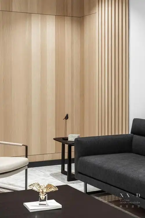 现代风三居室装修木饰墙面设计