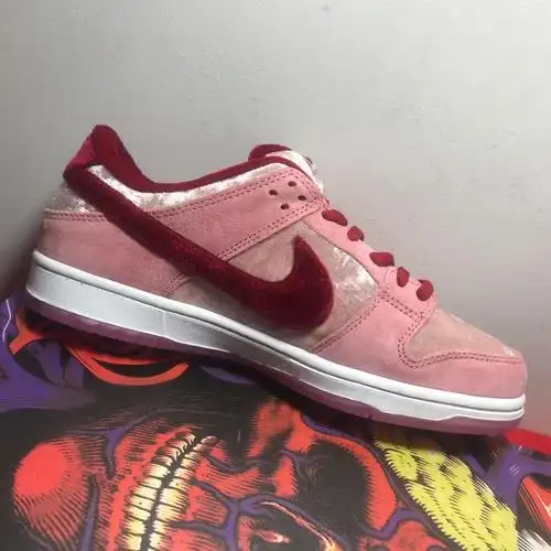 dunk sb情人节限定情侣板鞋特殊礼盒装 麂皮绒毛拼接男女休闲鞋 情人