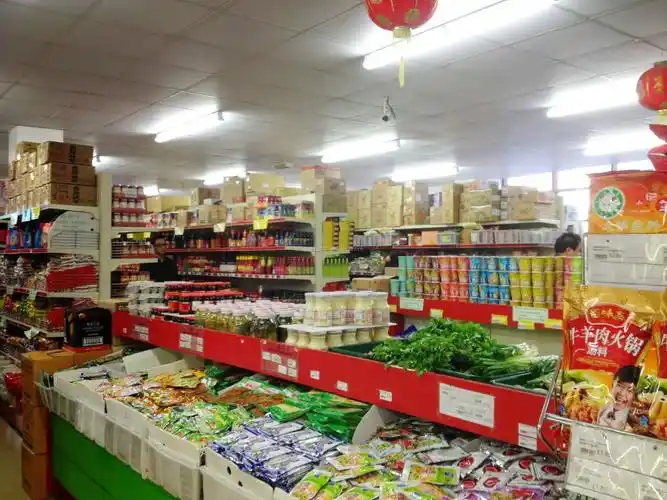 百货超市货架摆放装修效果图片